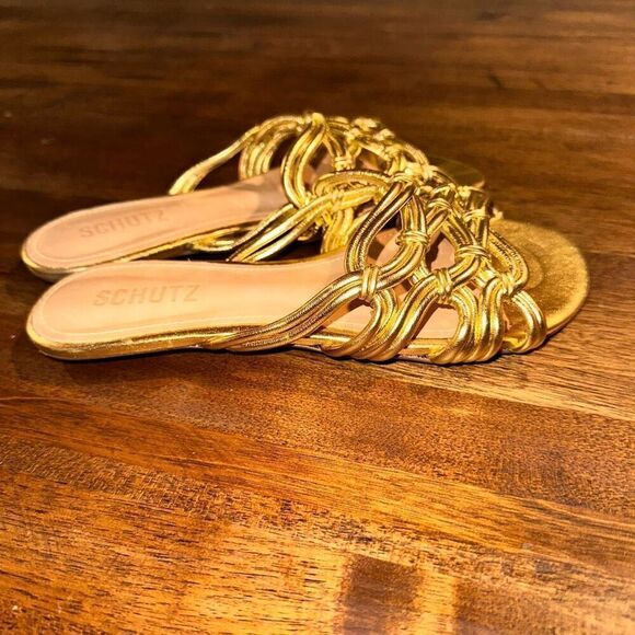 NWOB Schutz Soffy Flat Sandal - Picture 4 of 10
